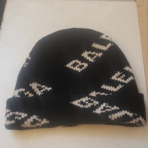 Black and white Balenciega ski hat